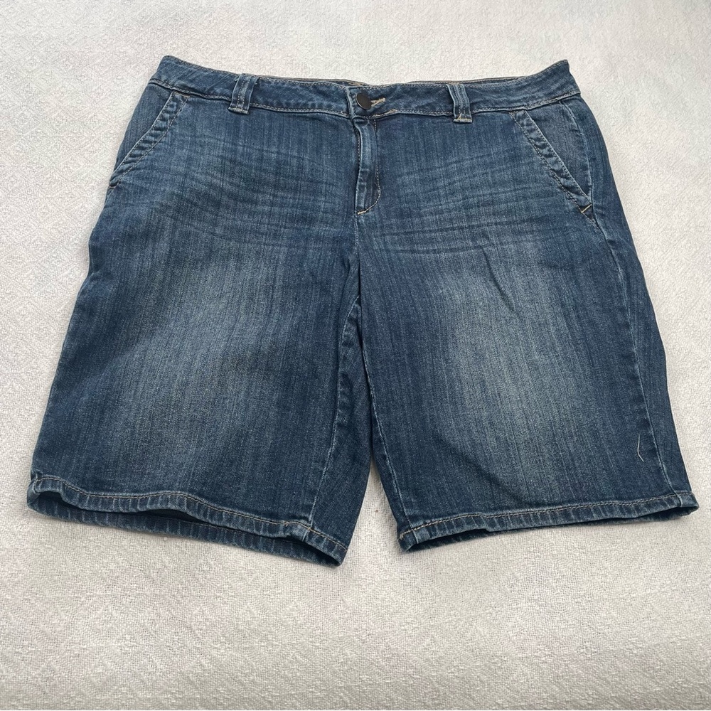 Liz Claiborne Dark Blue Denim Jeans~‎ Classic Shorts ~ Size 14 Summer